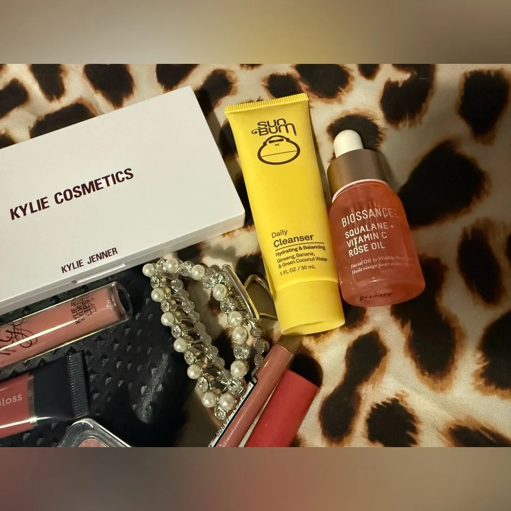 💕Makeup Bundle💕 - Picture 8 of 12